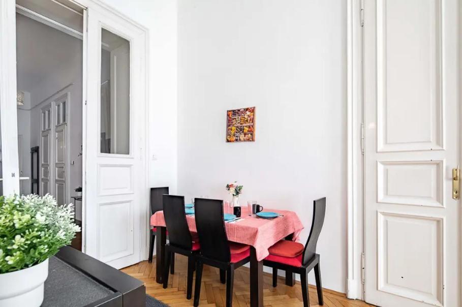 Apartment Cityscape Budget Oktogon Budapest